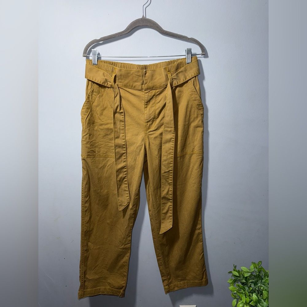 Cabi #5693 Women’s Discovery Belted Crop Trouser Khaki Size 6 Euc Casual Neutral